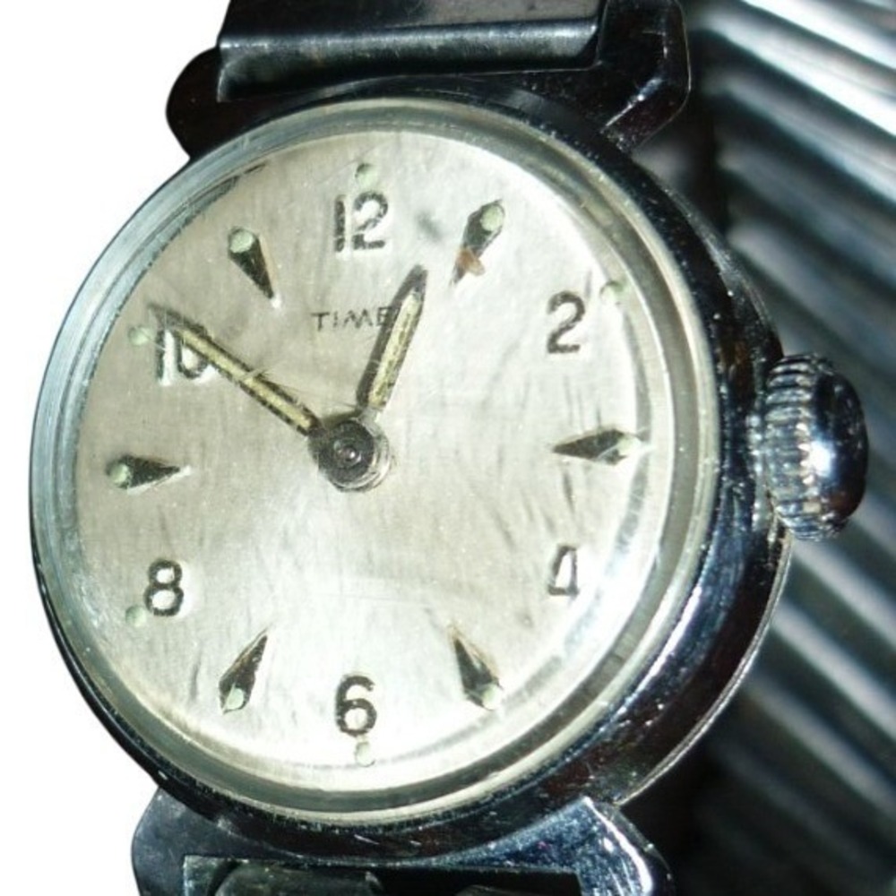 Vintage Timex Ladies Silver Tone Round Watch Expansion Band Mid-Century Retro